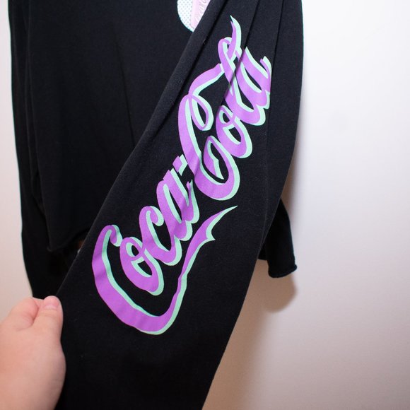 Coca-Cola Graphic Cropped Long Sleeve Top size XL - Picture 3 of 5
